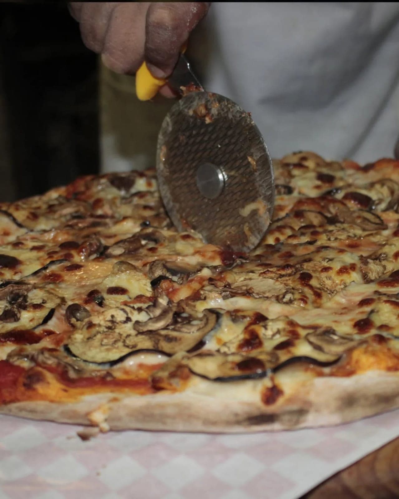 Cured-meat pizza at Al Vecchio Forno, San Francisco, Panama City