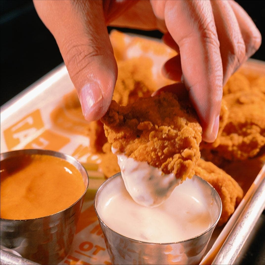Alitas boneless con salsas en Applebee's, Costa del Este, Ciudad de Panamá