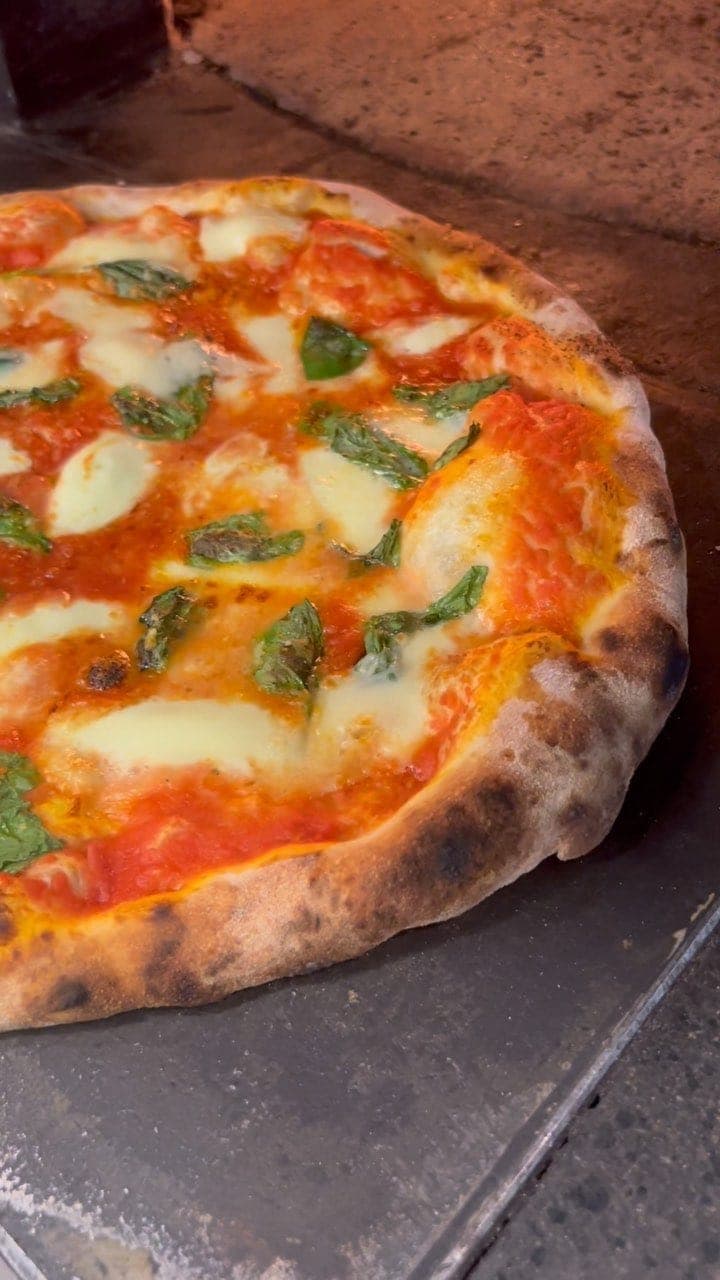 Margherita pizza at Barrio Pizza, Costa del Este, Panama City