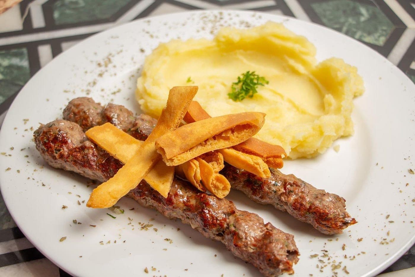 Kafta de cordero con puré de papa en Beirut, Obarrio, Ciudad de Panamá