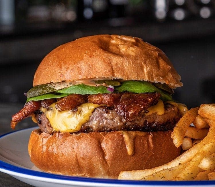 Hamburguesa La OG Royal en Casa Escondida, Obarrio, Ciudad de Panamá