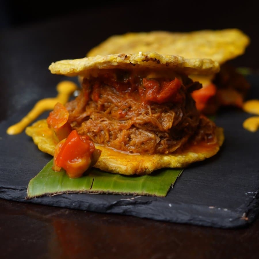 Patacones con ropa vieja