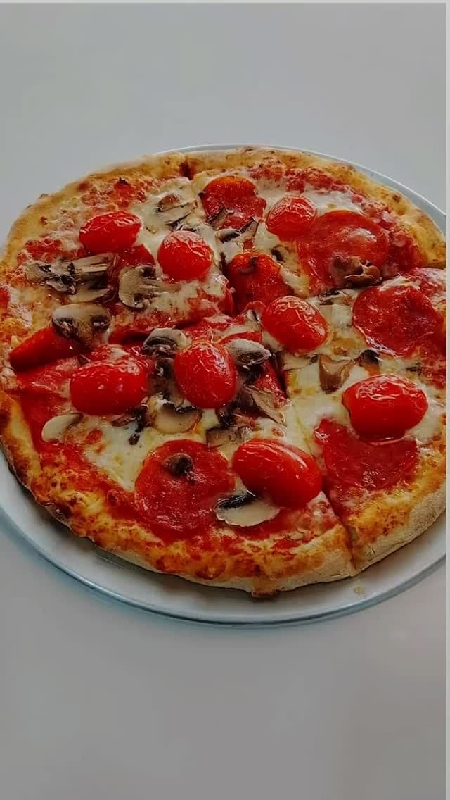 Pepperoni pizza at Cowabunga Pizza, Atrio Mall, Costa del Este, Panama City