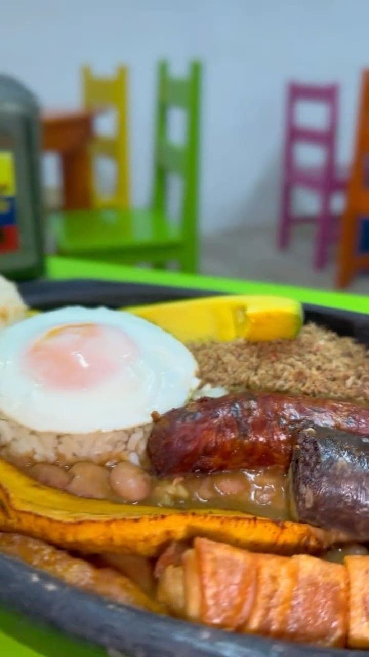 Bandeja paisa at Delicias Antioqueñas, El Cangrejo, Panama City