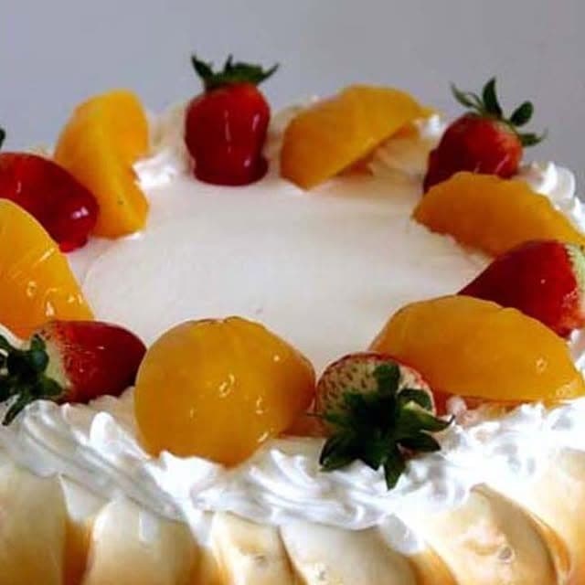 Fruit-topped cream cake at Dulceria El Cangrejo, El Cangrejo, Panama City