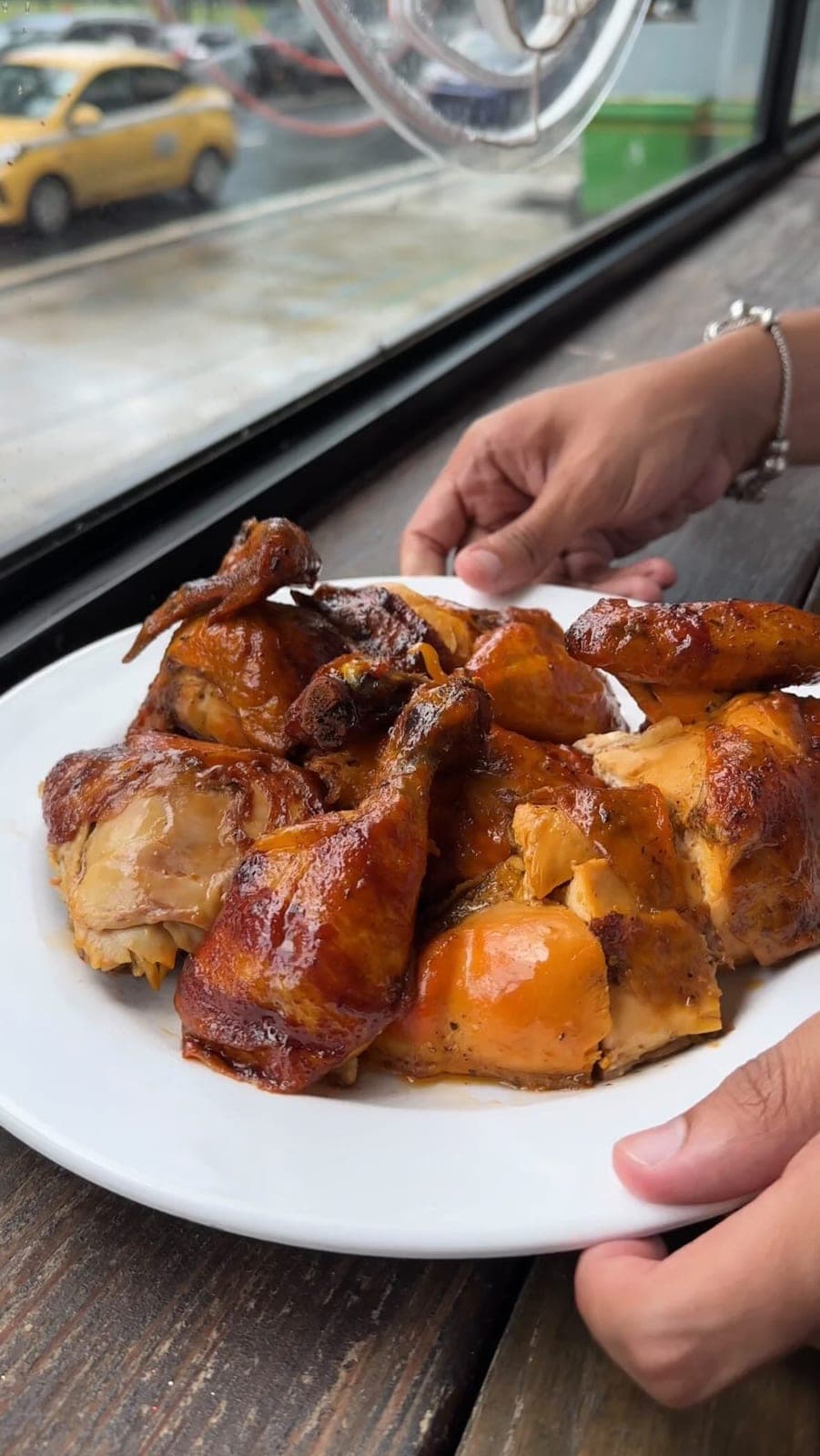 Plato de pollo rostizado en El Pinche Gallo, Bella Vista, Ciudad de Panama