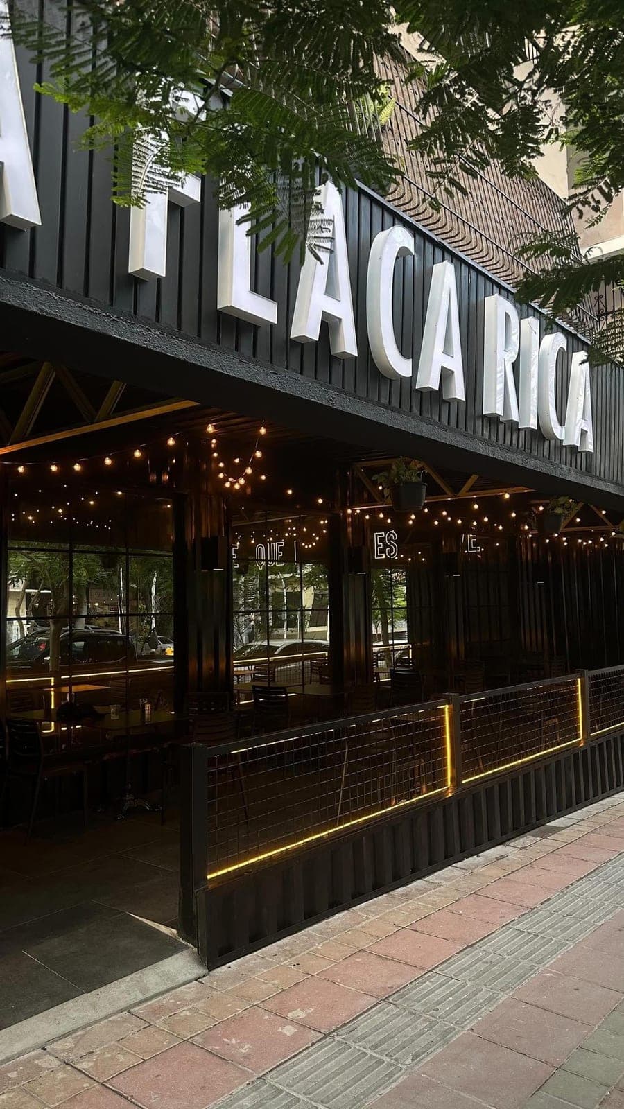 Fachada del restaurante Esa Flaca Rica en Via Argentina, El Cangrejo, Ciudad de Panama