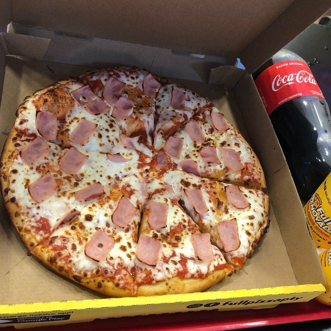 Pizza de jamon en Full Pizza, Albrook, Ciudad de Panama