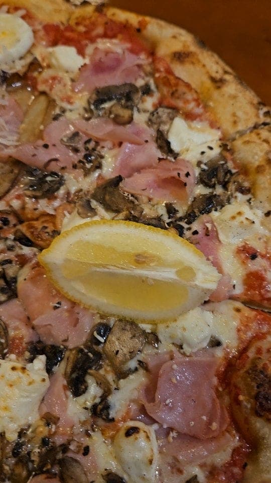 Wood-fired ham and mushroom pizza at Katane Pizza, San Francisco, Panama City
