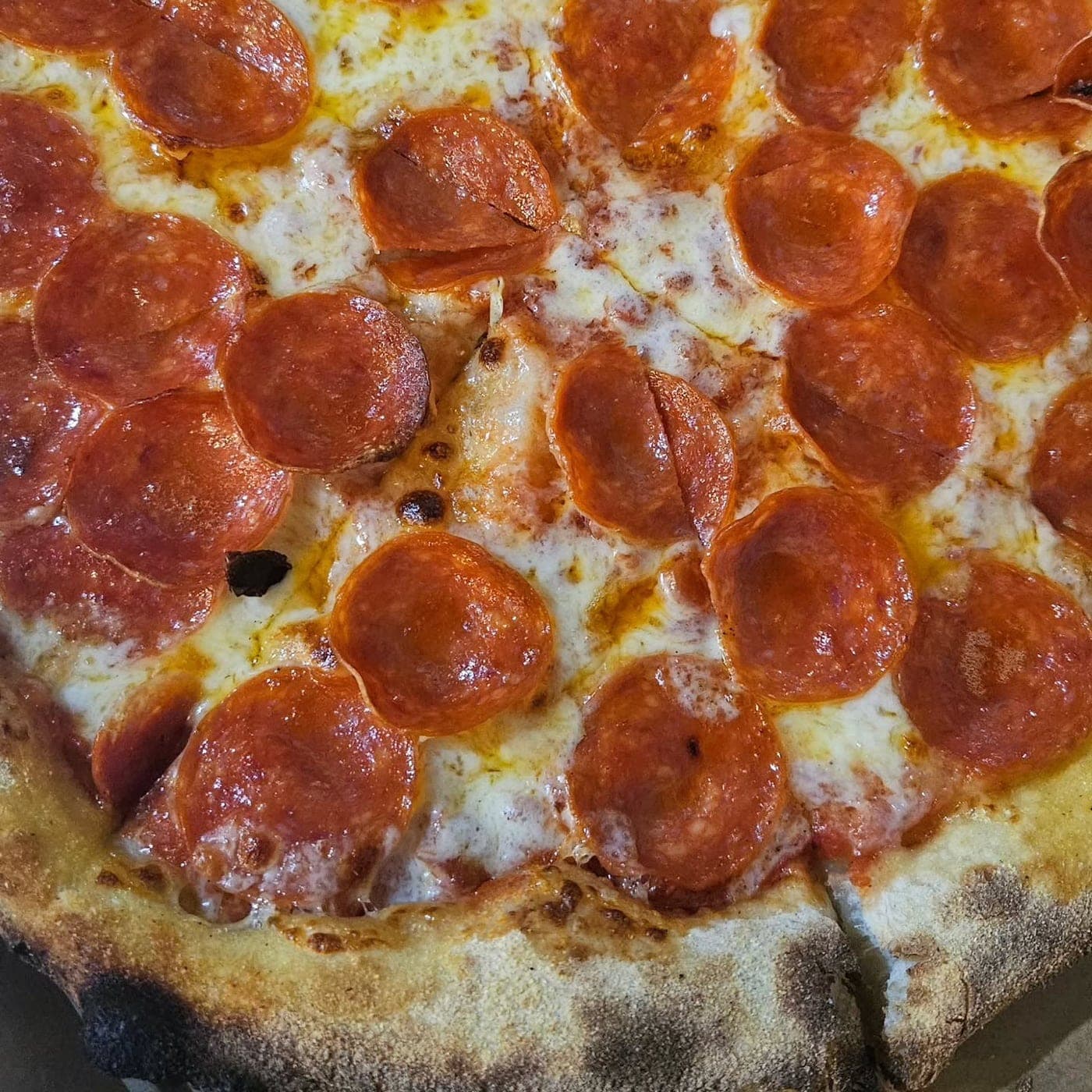 Pizza de pepperoni en Katané Pizza, El Cangrejo, Ciudad de Panamá