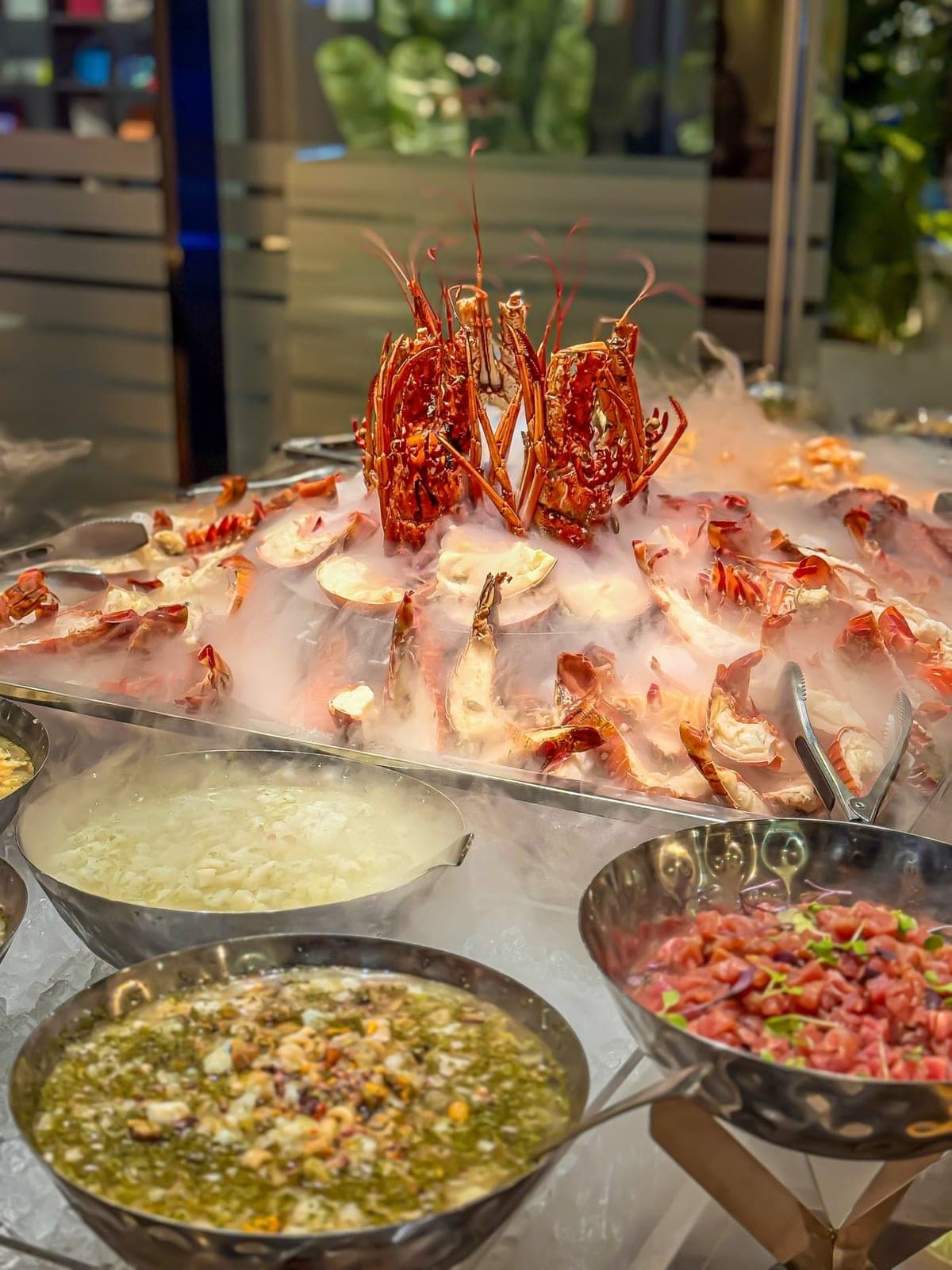Buffet de mariscos con langosta en La Brasserie, Hotel Sortis, Ciudad de Panama