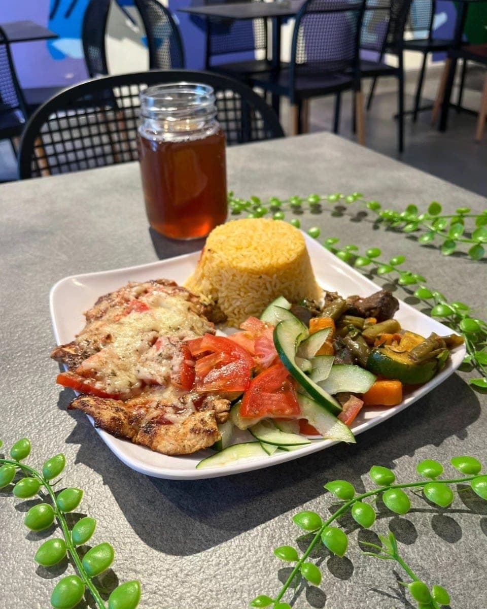Pollo a la napolitana lunch plate at La Esquinita Gourmet, Panama City