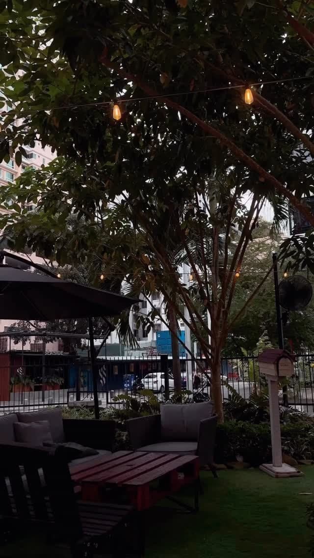 Terraza jardin del wine patio Les Mecs, Bella Vista, Ciudad de Panama