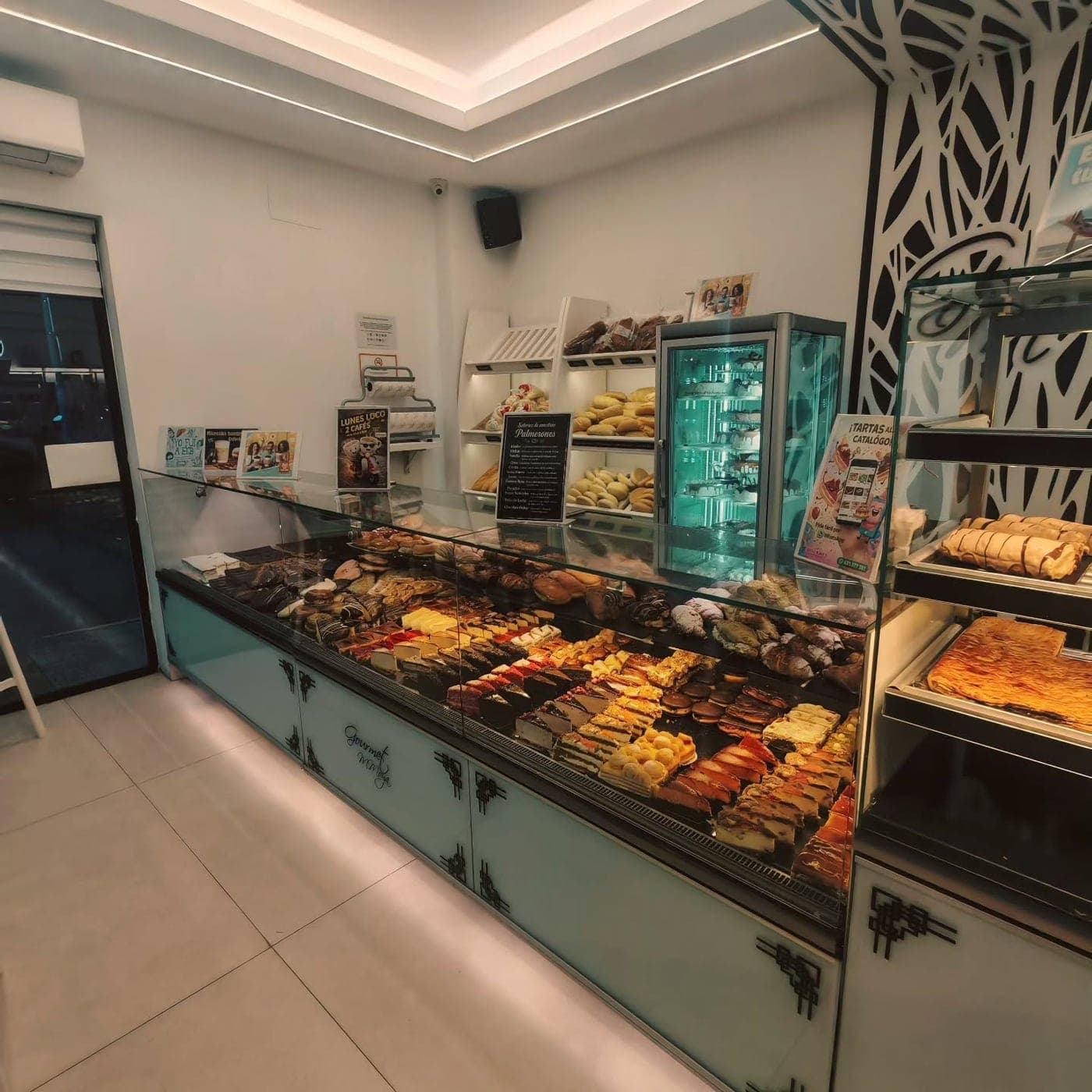 Pastry display case at Leudo Bakery, El Cangrejo, Panama City