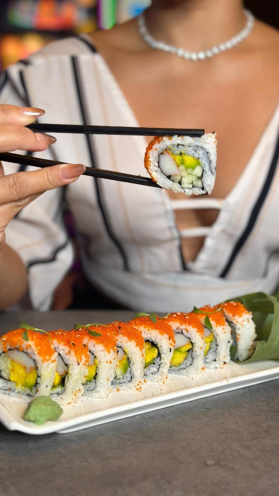 Bandeja de sushi California roll en Lucky Sake, Costa del Este, Ciudad de Panamá