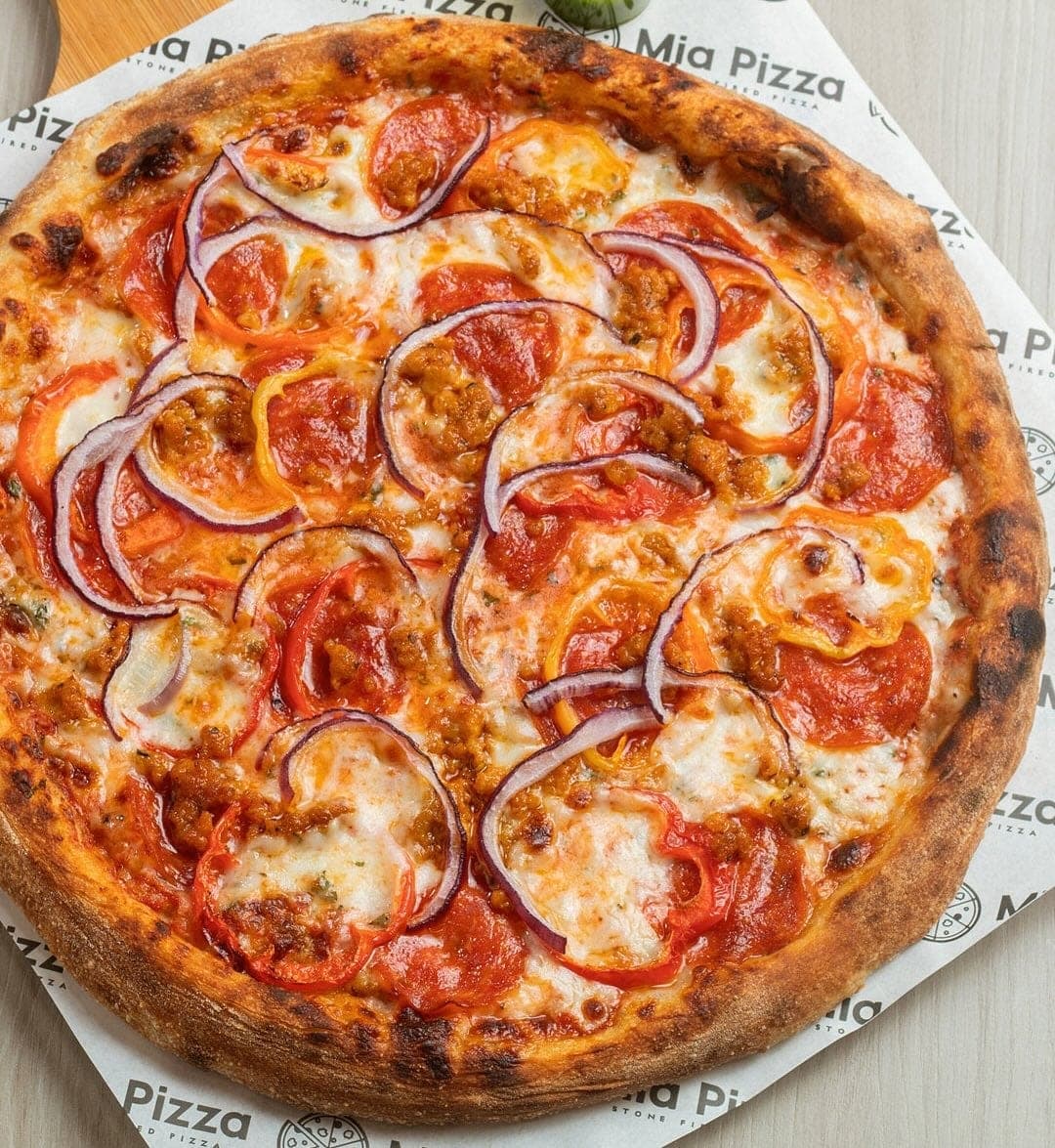 Stone-fired pizza at Mia Pizza, Town Center, Costa del Este, Panama City