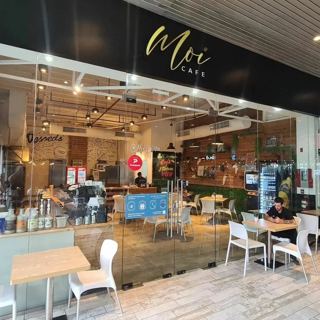 Fachada de Moi Café en Balboa Boutiques, Bella Vista, Ciudad de Panamá
