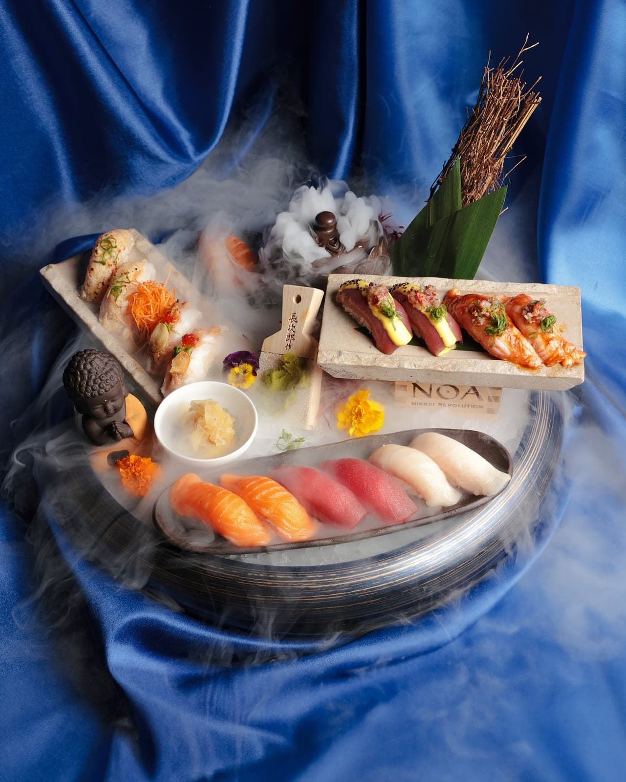 Tabla de sushi nikkei en Noa Evolution, Punta Pacífica, Ciudad de Panamá