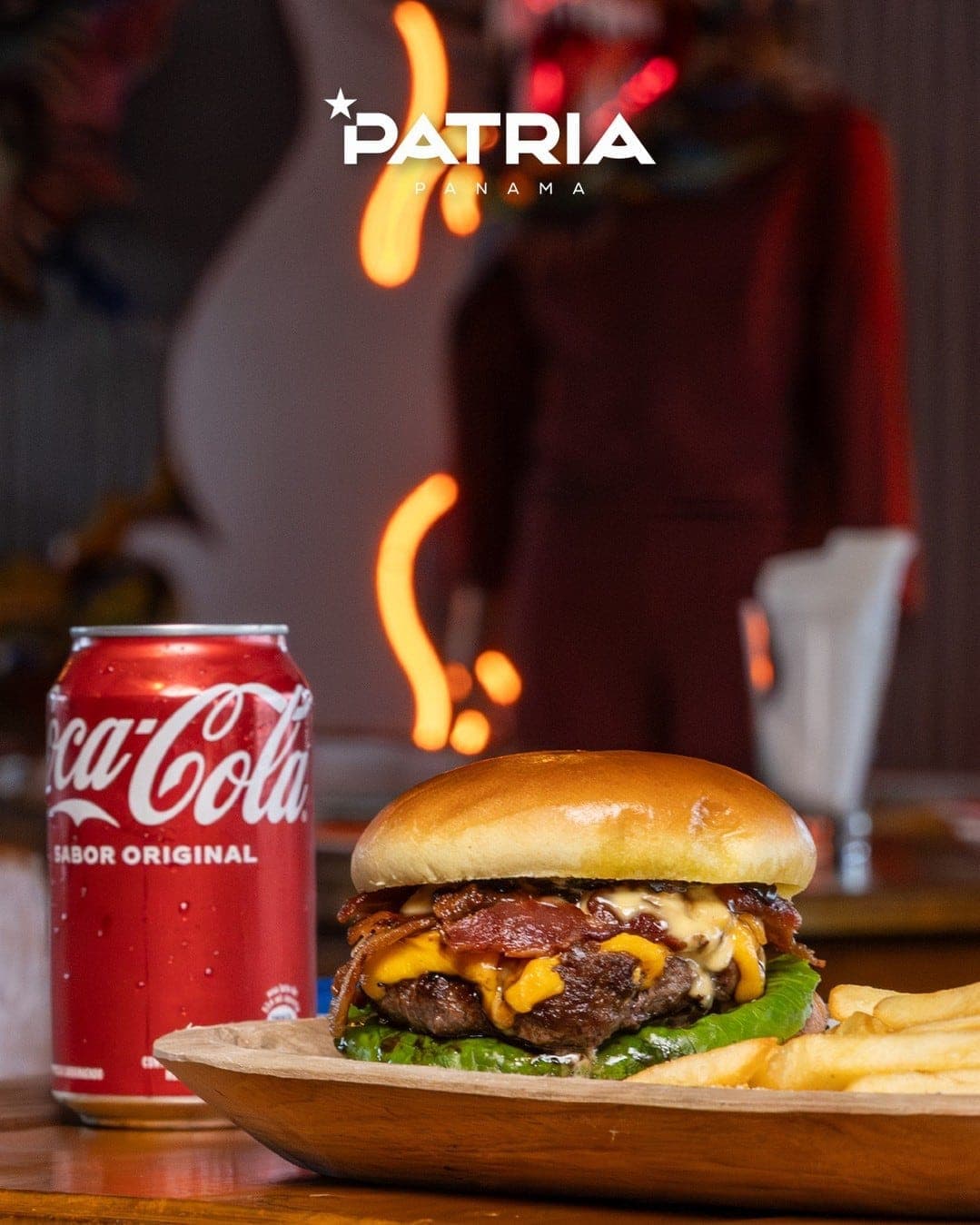 Hamburguesa con tocino en Patria Panama, Avenida Balboa, Ciudad de Panama