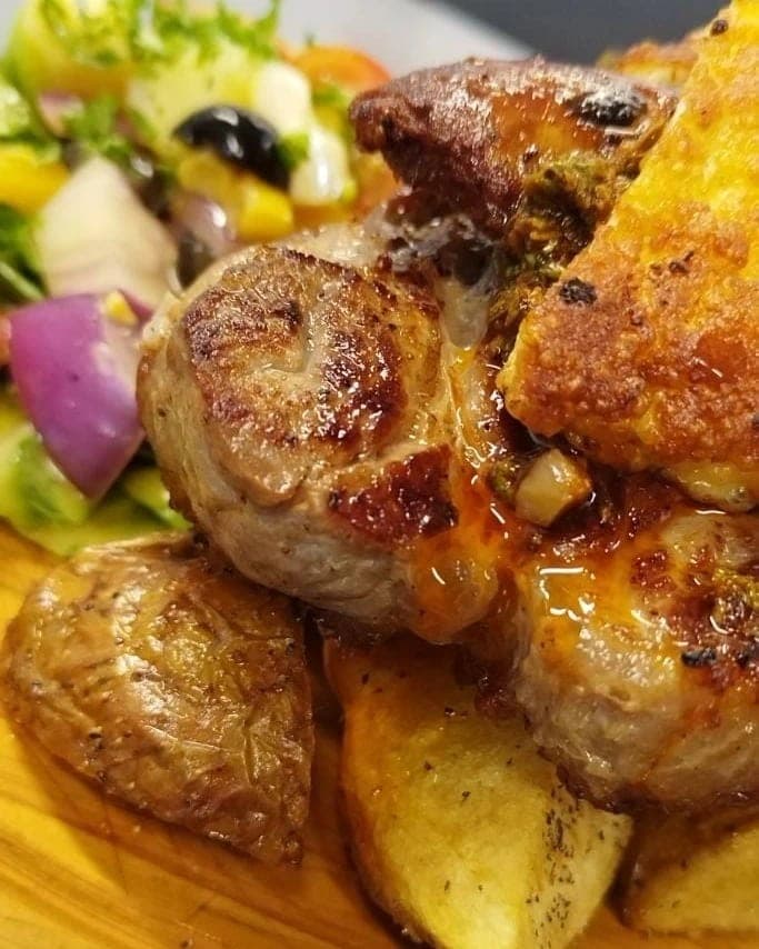 Grilled meat lunch plate at Piso 5 Cafe, Bella Vista, Panama City