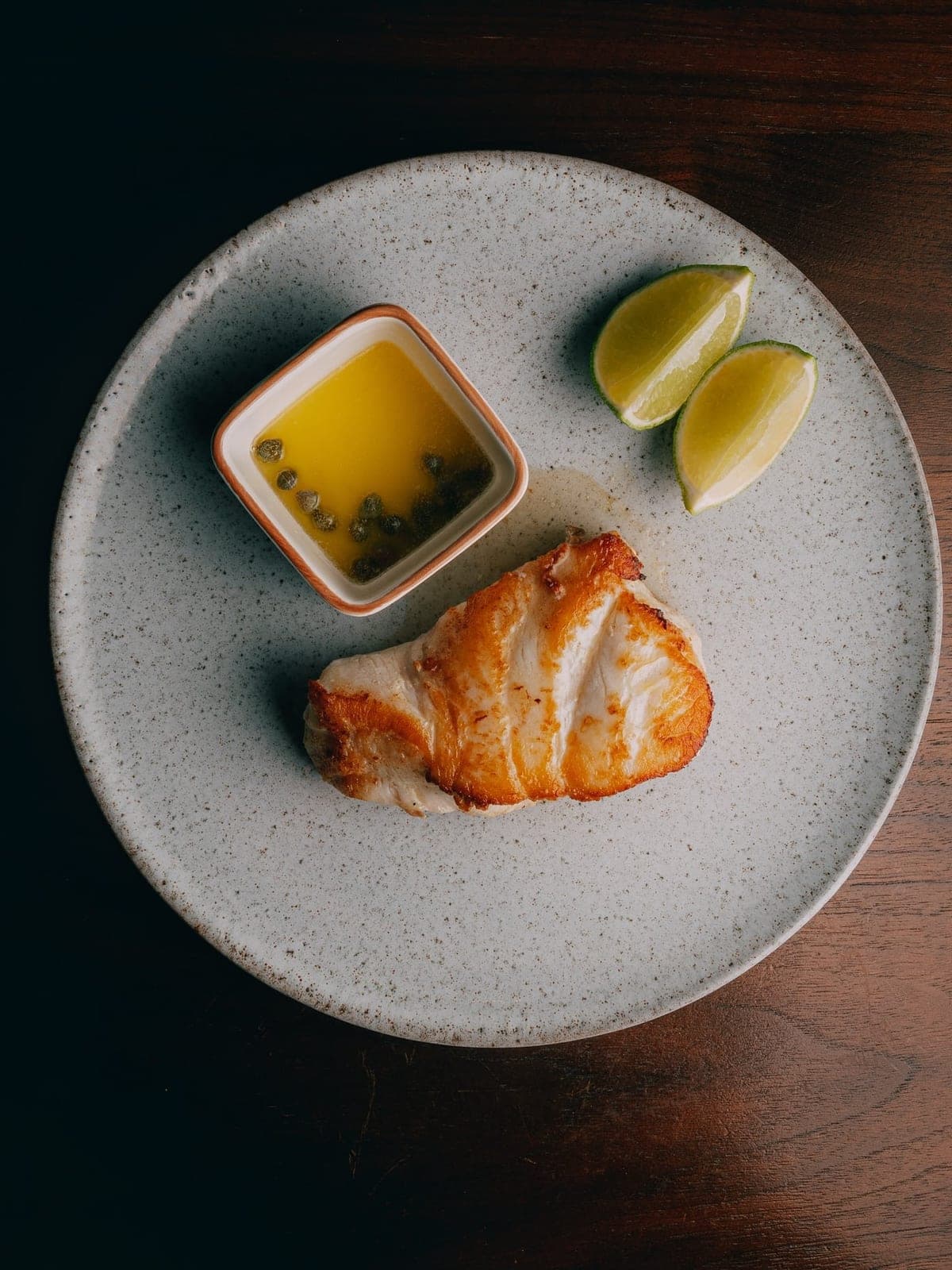Pescado a la plancha con mantequilla de alcaparras en Restaurante Azafran, San Francisco, Ciudad de Panama