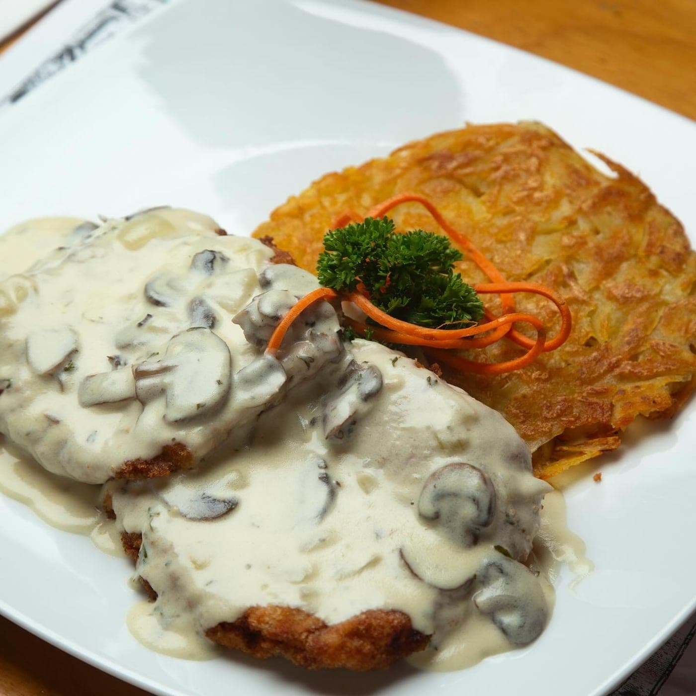Jägerschnitzel at Steinbock, San Francisco, Panama City