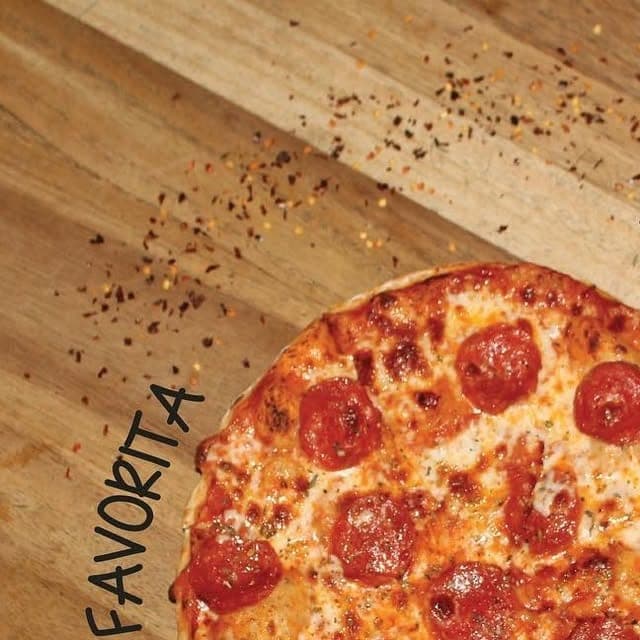 Pizza de pepperoni en Tambal Restaurant and Pizzeria, San Francisco, Ciudad de Panama