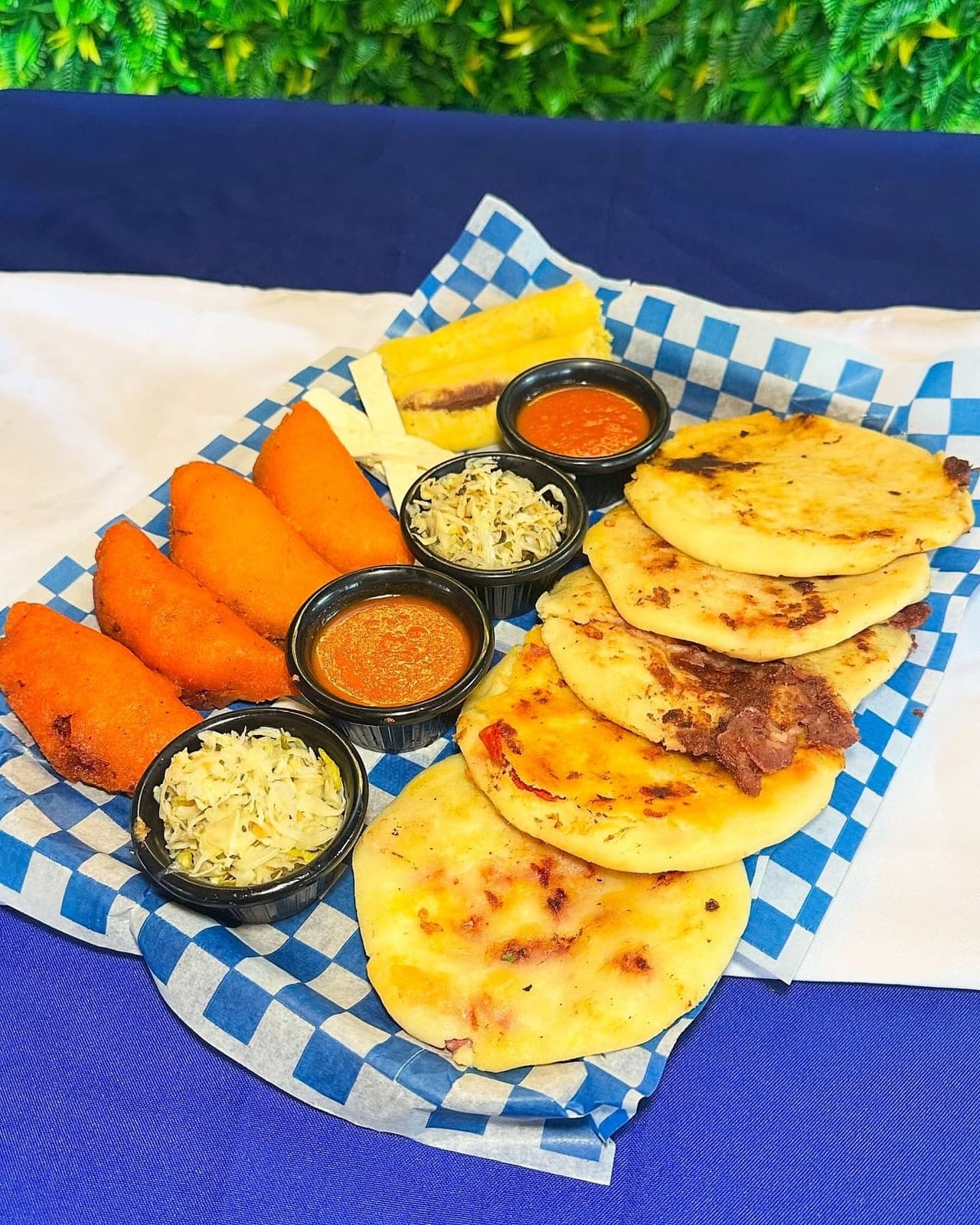 Bandeja de pupusas en Torogozas Food, Food Garden, El Cangrejo, Ciudad de Panama