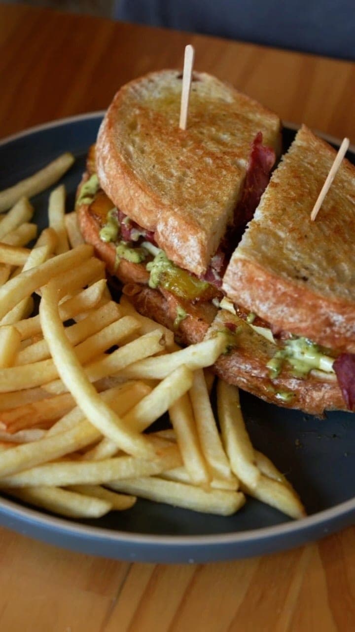 Sandwich and fries at Tosto Coffee, Obarrio, Panama City