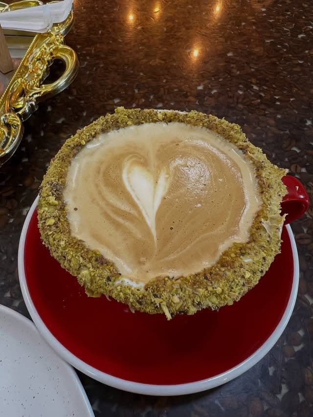 Specialty latte at Tres Cosechas Specialty Coffee, El Cangrejo, Panama City