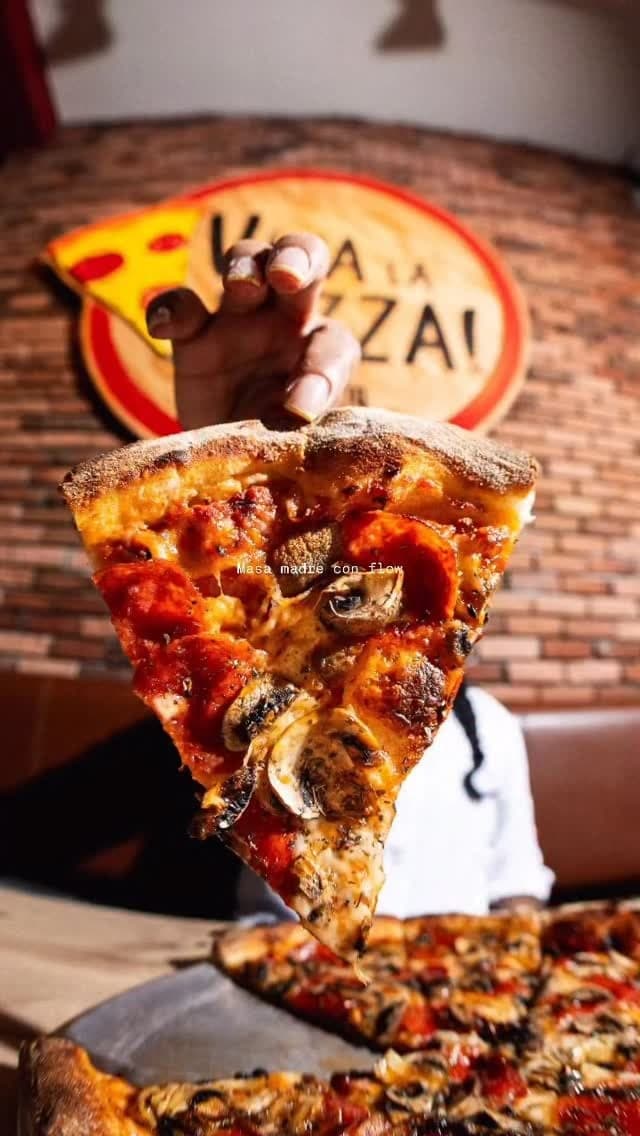 Porcion de pizza de masa madre en Viva La Pizza, San Francisco, Ciudad de Panama