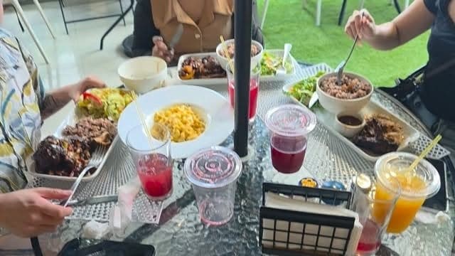Jamaican dishes at Yahh Man Restaurant, El Cangrejo, Panama City