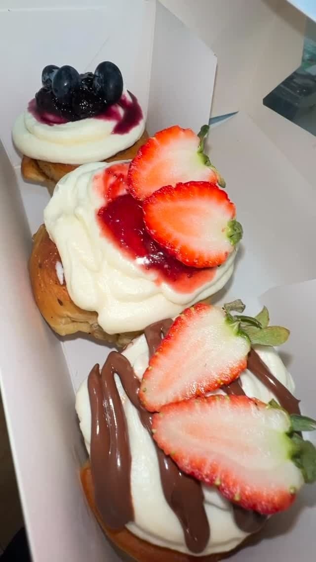 Canelitas cinnamon rolls at Zule Panaderia, Bella Vista, Panama City